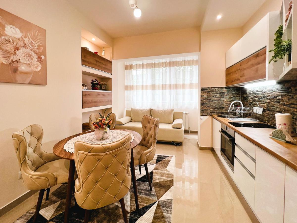 Old Town Luxury Suites Belgrado Esterno foto
