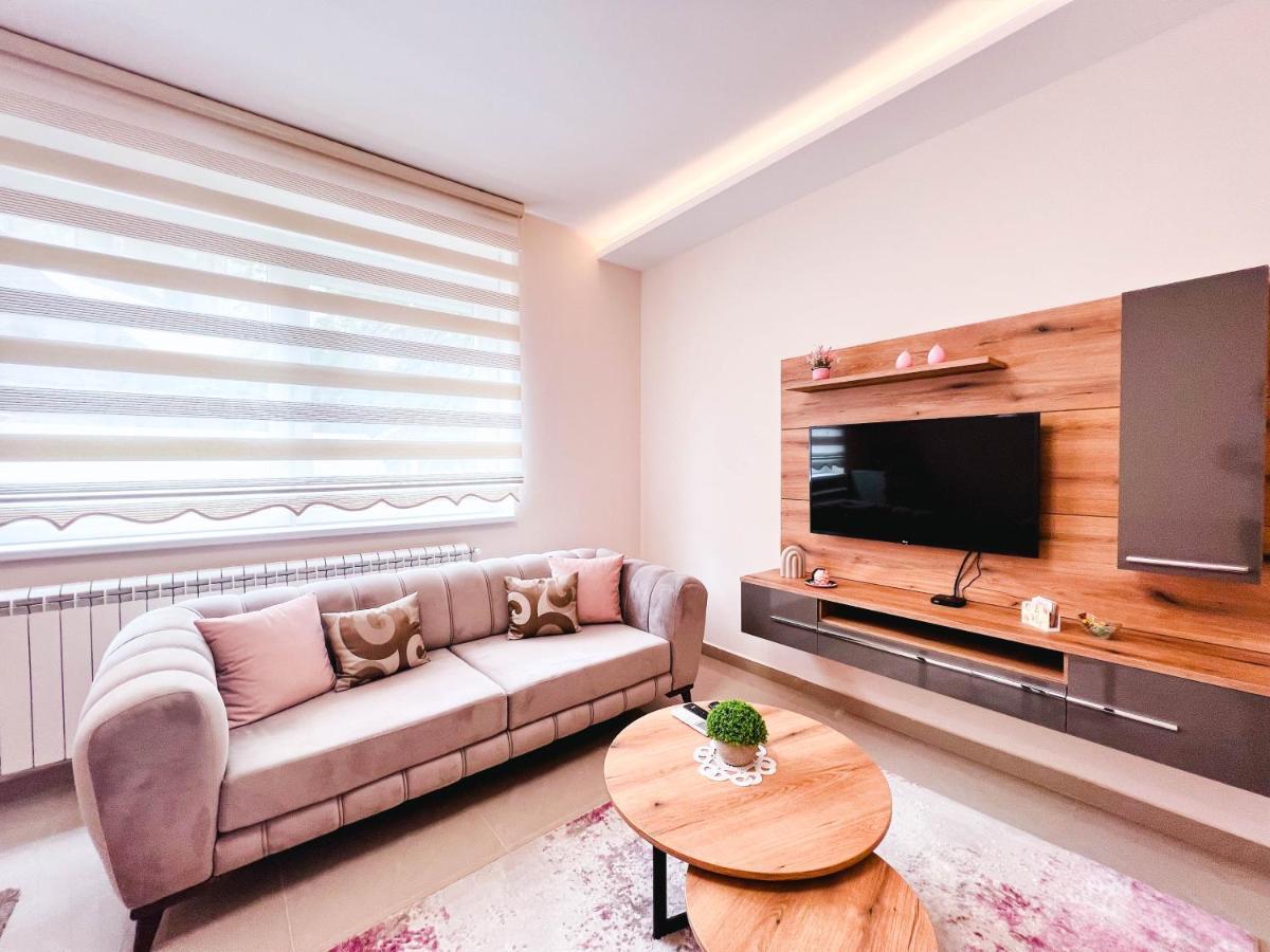 Old Town Luxury Suites Belgrado Esterno foto